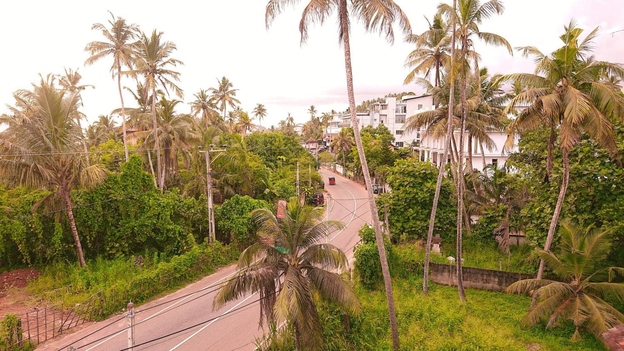 Tropical Inn Mirissa Buitenkant foto